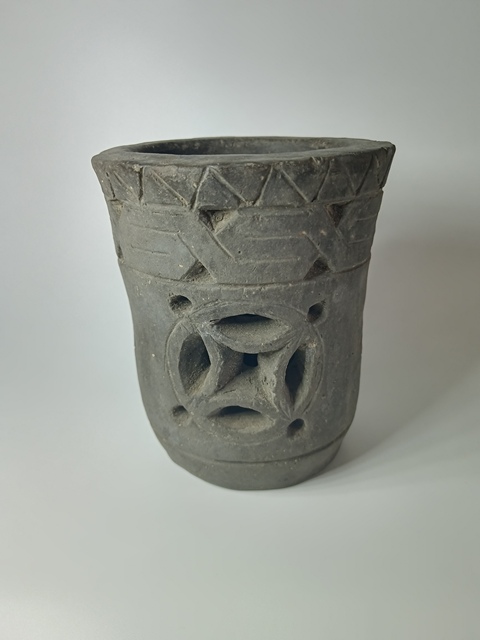 古玩陶瓷【少見】清代～灰陶鏤空工藝箸瓶拍賣，當前價格288元