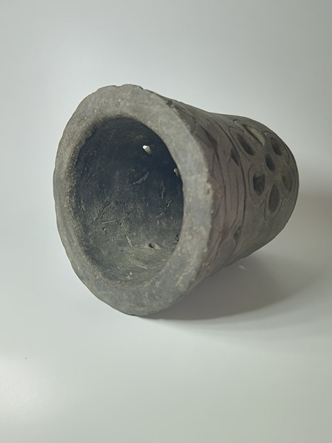 古玩陶瓷【少見】清代～灰陶鏤空工藝箸瓶拍賣，當前價格288元