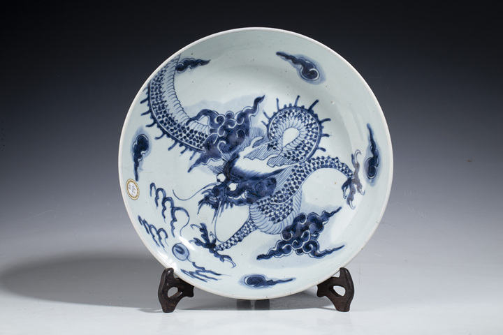 古玩陶瓷清雍正·青花過(guò)墻龍紋盤(pán)拍賣(mài),當(dāng)前價(jià)格50000元