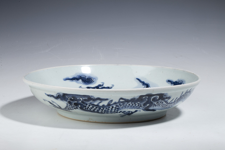 古玩陶瓷清雍正·青花過(guò)墻龍紋盤(pán)拍賣(mài),當(dāng)前價(jià)格50000元