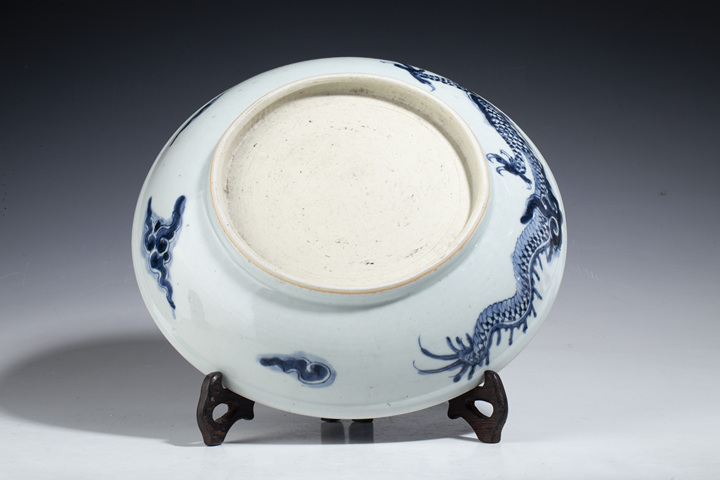 古玩陶瓷清雍正·青花過(guò)墻龍紋盤(pán)拍賣(mài),當(dāng)前價(jià)格50000元