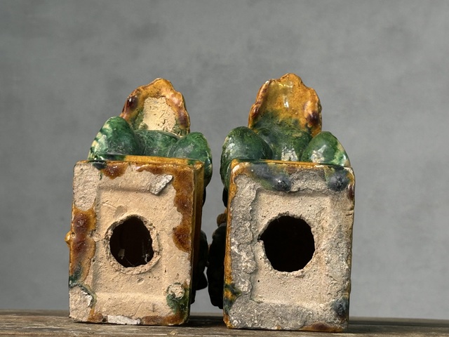 古玩陶瓷清三彩案頭招財(cái)獅拍賣，當(dāng)前價(jià)格2188元