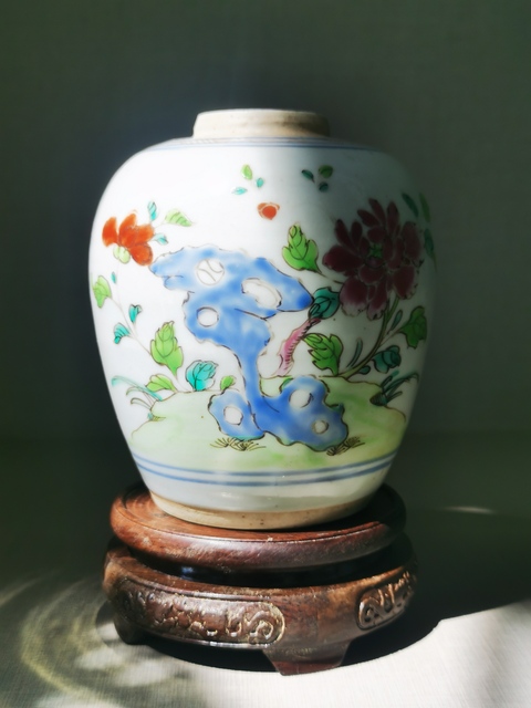 古玩陶瓷粉彩洞石花卉紋罐拍賣,當前價格5000元