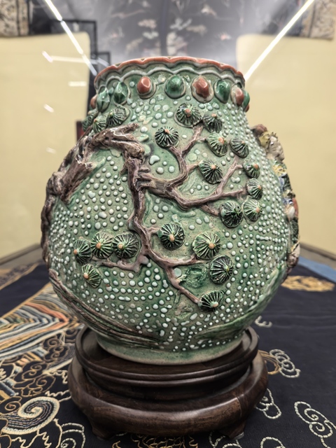 古玩陶瓷珍珠地五彩貼塑無雙譜魚簍尊拍賣,當(dāng)前價(jià)格9888元