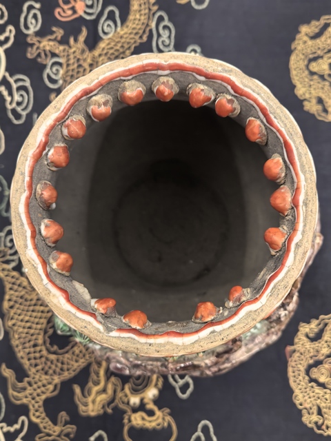 古玩陶瓷珍珠地五彩貼塑無雙譜魚簍尊拍賣,當(dāng)前價(jià)格9888元