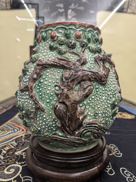古玩陶瓷珍珠地五彩貼塑無雙譜魚簍尊拍賣,當(dāng)前價(jià)格9888元