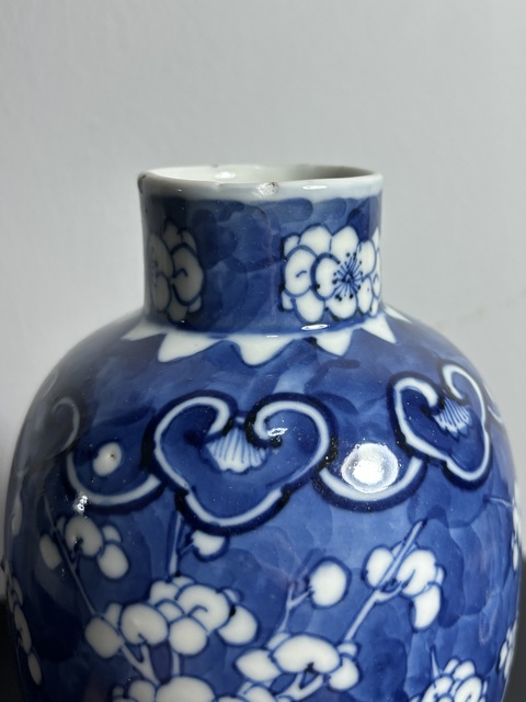古玩陶瓷清光緒·青花留白冰梅圖將軍瓶(滿工細(xì)路)拍賣,當(dāng)前價(jià)格5500元