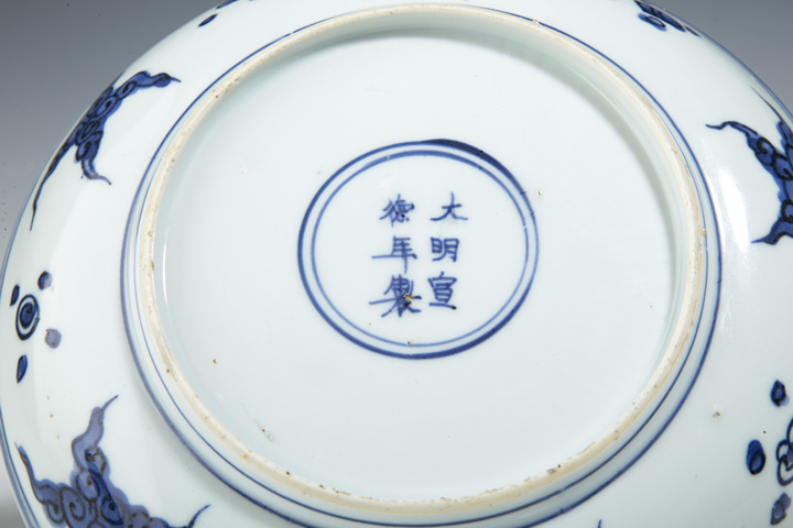 古玩陶瓷青花洞石花卉紋盤 真品鑒賞圖