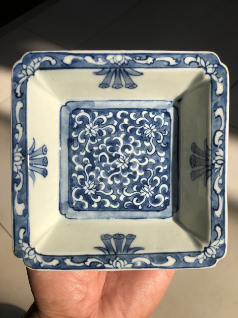古玩陶瓷青花蓮花紋四方倭角盤拍賣，當前價格1500元