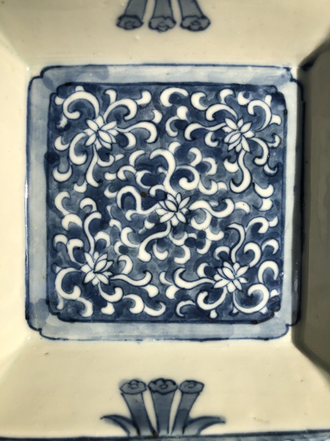 古玩陶瓷青花蓮花紋四方倭角盤拍賣，當前價格1500元