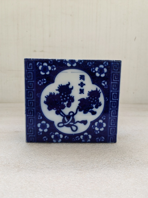 古玩陶瓷青花獅子繡球圖脈枕拍賣,當前價格450元