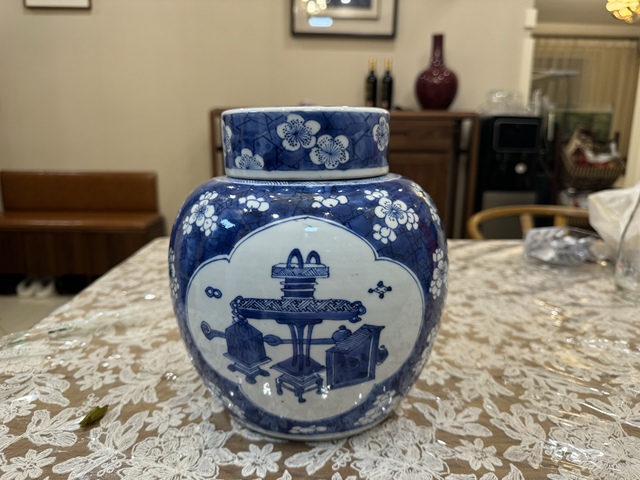 古玩陶瓷青花冰梅開光博古紋罐拍賣，當前價格18500元