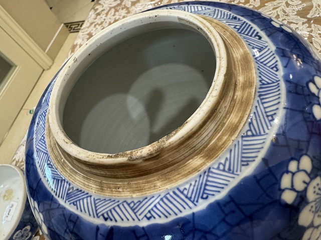 古玩陶瓷青花冰梅開光博古紋罐拍賣，當前價格18500元