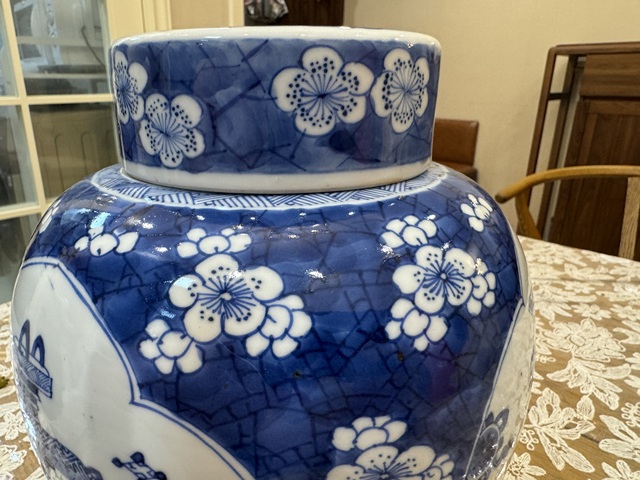 古玩陶瓷青花冰梅開光博古紋罐拍賣，當前價格18500元