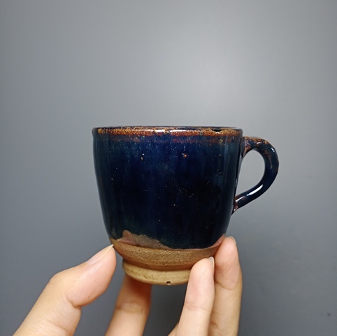 古玩陶瓷清乾隆，窯變把杯罕見款1260拍賣，當前價格1260元