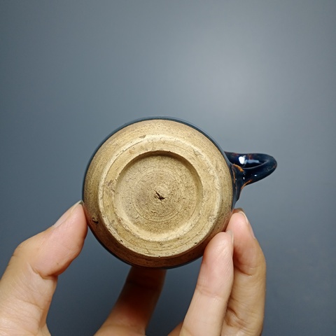 古玩陶瓷清乾隆，窯變把杯罕見款1260拍賣，當前價格1260元