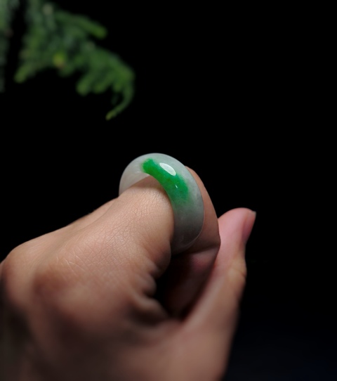 古玩玉器天然翡翠戒指拍賣，當前價格2200元