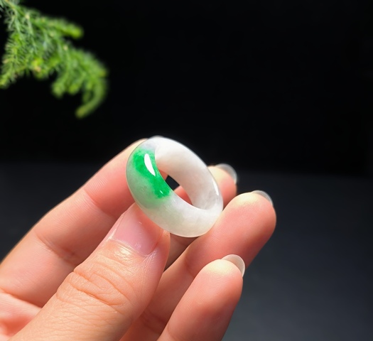 古玩玉器天然翡翠戒指拍賣，當前價格2200元