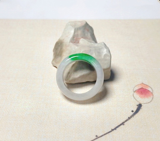 古玩玉器天然翡翠戒指拍賣，當前價格2200元