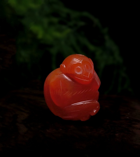 古玩玉器清代通天孔紅瑪瑙“猴墜”拍賣，當(dāng)前價(jià)格2200元