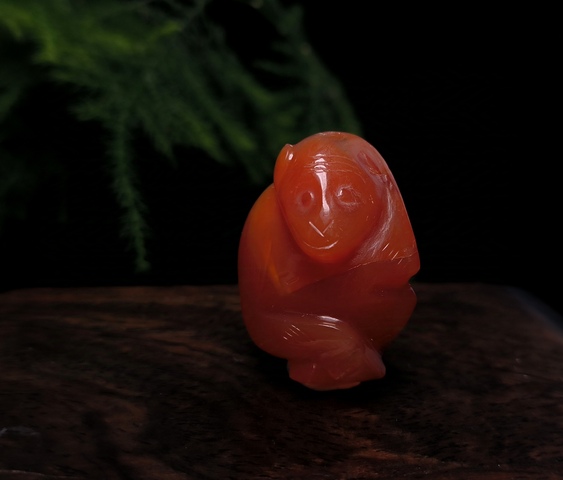 古玩玉器清代通天孔紅瑪瑙“猴墜”拍賣，當(dāng)前價(jià)格2200元