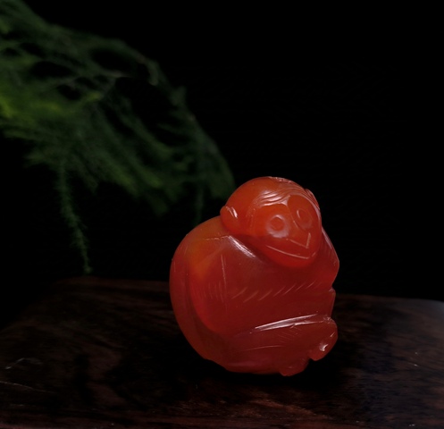 古玩玉器清代通天孔紅瑪瑙“猴墜”拍賣，當(dāng)前價(jià)格2200元