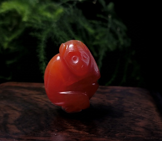 古玩玉器清代通天孔紅瑪瑙“猴墜”拍賣，當(dāng)前價(jià)格2200元