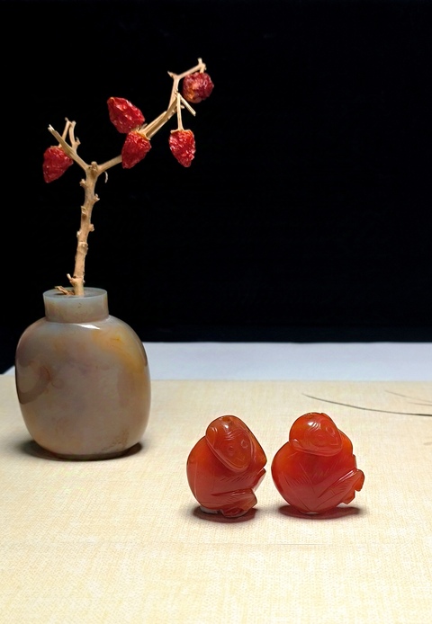 古玩玉器清代通天孔紅瑪瑙“猴墜”拍賣，當(dāng)前價(jià)格2200元