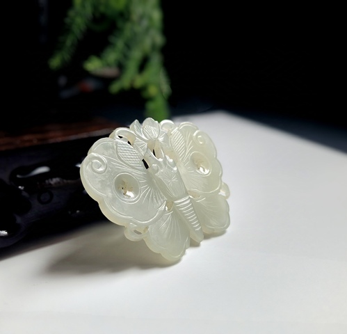 古玩玉器(一口價放漏)清代和田玉雕“蝴蝶佩”拍賣,當前價格4500元