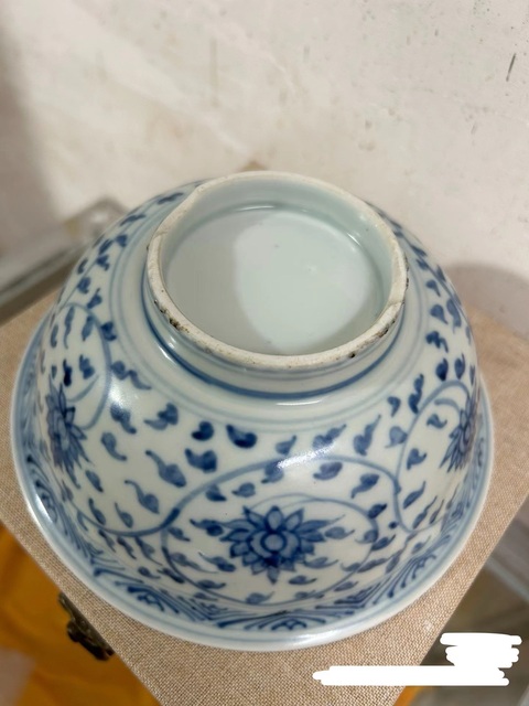 古玩陶瓷青花纏枝花卉紋碗真品鑒賞圖