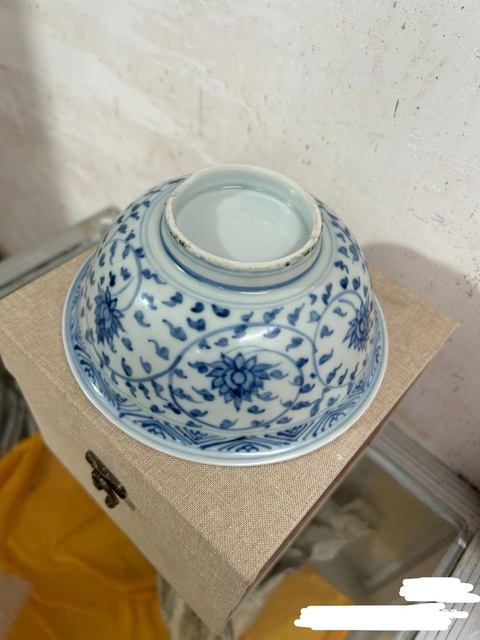 古玩陶瓷青花纏枝花卉紋碗真品鑒賞圖