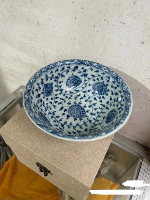 古玩陶瓷青花纏枝花卉紋碗真品鑒賞圖