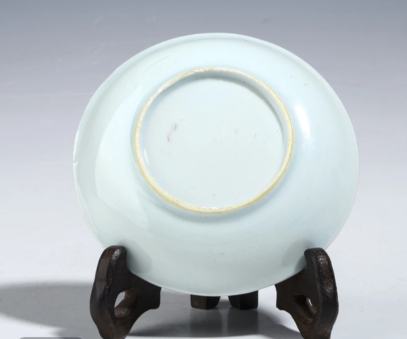 古玩陶瓷康熙·青花柳下人物紋碟拍賣，當(dāng)前價(jià)格2600元