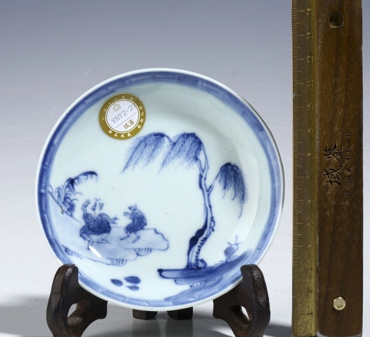 古玩陶瓷康熙·青花柳下人物紋碟拍賣，當(dāng)前價(jià)格2600元