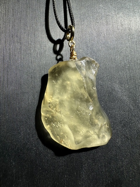 古玩玉器【隕石系列】玻璃隕石吊墜 世界上最純凈的天然玻璃)拍賣,當前價格0元