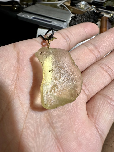 古玩玉器【隕石系列】玻璃隕石吊墜 世界上最純凈的天然玻璃)拍賣,當前價格0元