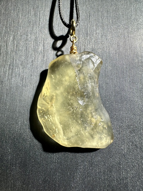 古玩玉器【隕石系列】玻璃隕石吊墜 世界上最純凈的天然玻璃)拍賣,當前價格0元