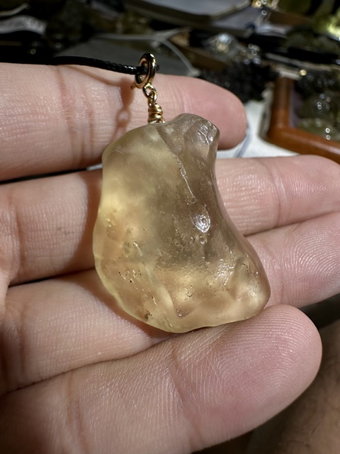 古玩玉器【隕石系列】玻璃隕石吊墜 世界上最純凈的天然玻璃)拍賣,當前價格0元