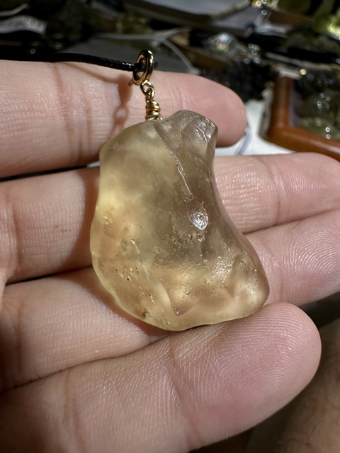 古玩玉器【隕石系列】玻璃隕石吊墜 世界上最純凈的天然玻璃)拍賣,當前價格0元