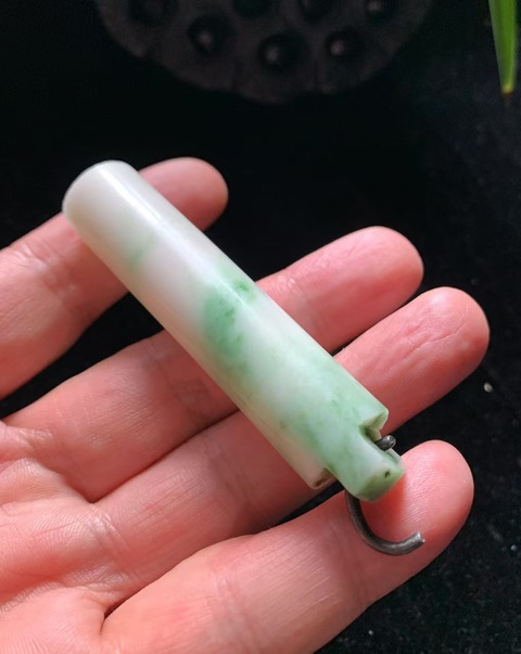 古玩玉器清代獨山玉雕“素紋翎管”拍賣,當前價格3800元