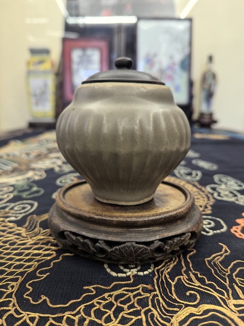古玩陶瓷元代龍泉青瓷瓜楞罐拍賣,當前價格8888元