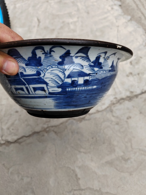 古玩陶瓷清道光時(shí)期青花山水人物香爐拍賣(mài),當(dāng)前價(jià)格1799元