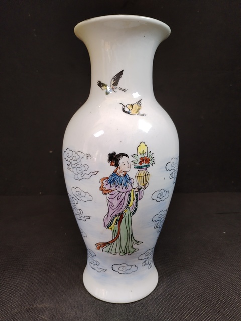 古玩陶瓷(全品)解放初1980年粉彩仙女散花仕女人物水觀音瓶拍賣,當前價格109元