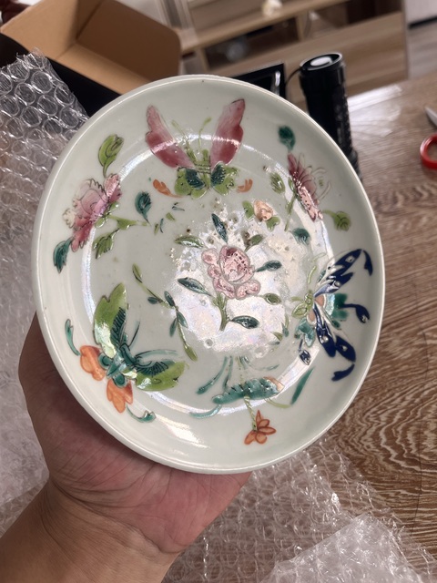 古玩陶瓷晚清民國·蝶戀花紋粉彩盤拍賣,當前價格800元