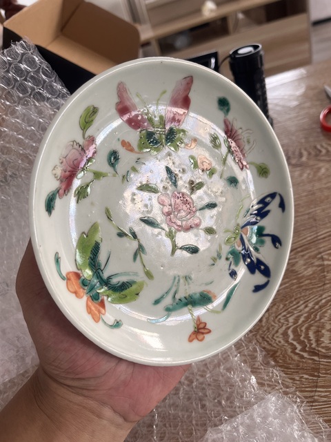 古玩陶瓷晚清民國·蝶戀花紋粉彩盤拍賣,當前價格800元