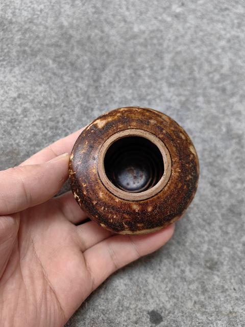 古玩陶瓷唐代-宣州窯褐釉水盂拍賣，當前價格3700元