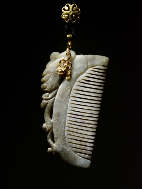 古玩玉器和田玉雕“龍紋梳”拍賣，當(dāng)前價(jià)格18000元