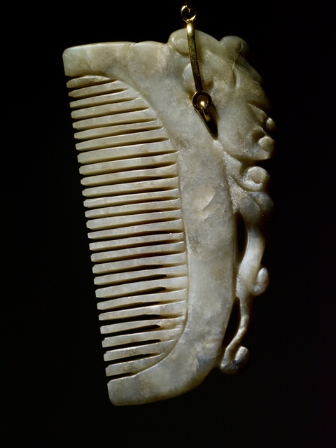 古玩玉器和田玉雕“龍紋梳”拍賣，當(dāng)前價(jià)格18000元