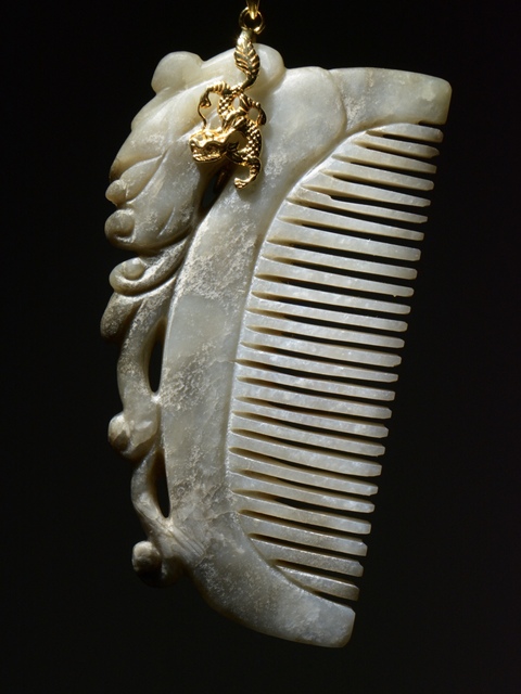 古玩玉器和田玉雕“龍紋梳”拍賣，當(dāng)前價(jià)格18000元