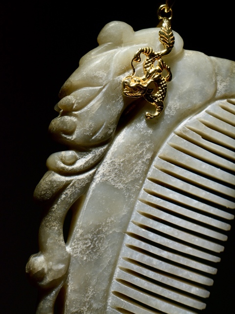 古玩玉器和田玉雕“龍紋梳”拍賣，當(dāng)前價(jià)格18000元